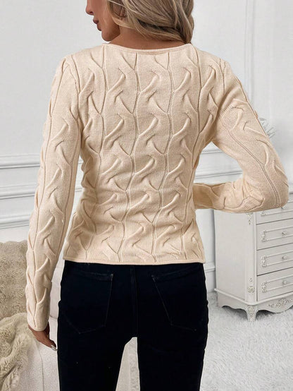 Kasia – Elegancki Sweter z Dekoltem w Serek i Wzorem Kabelkowym