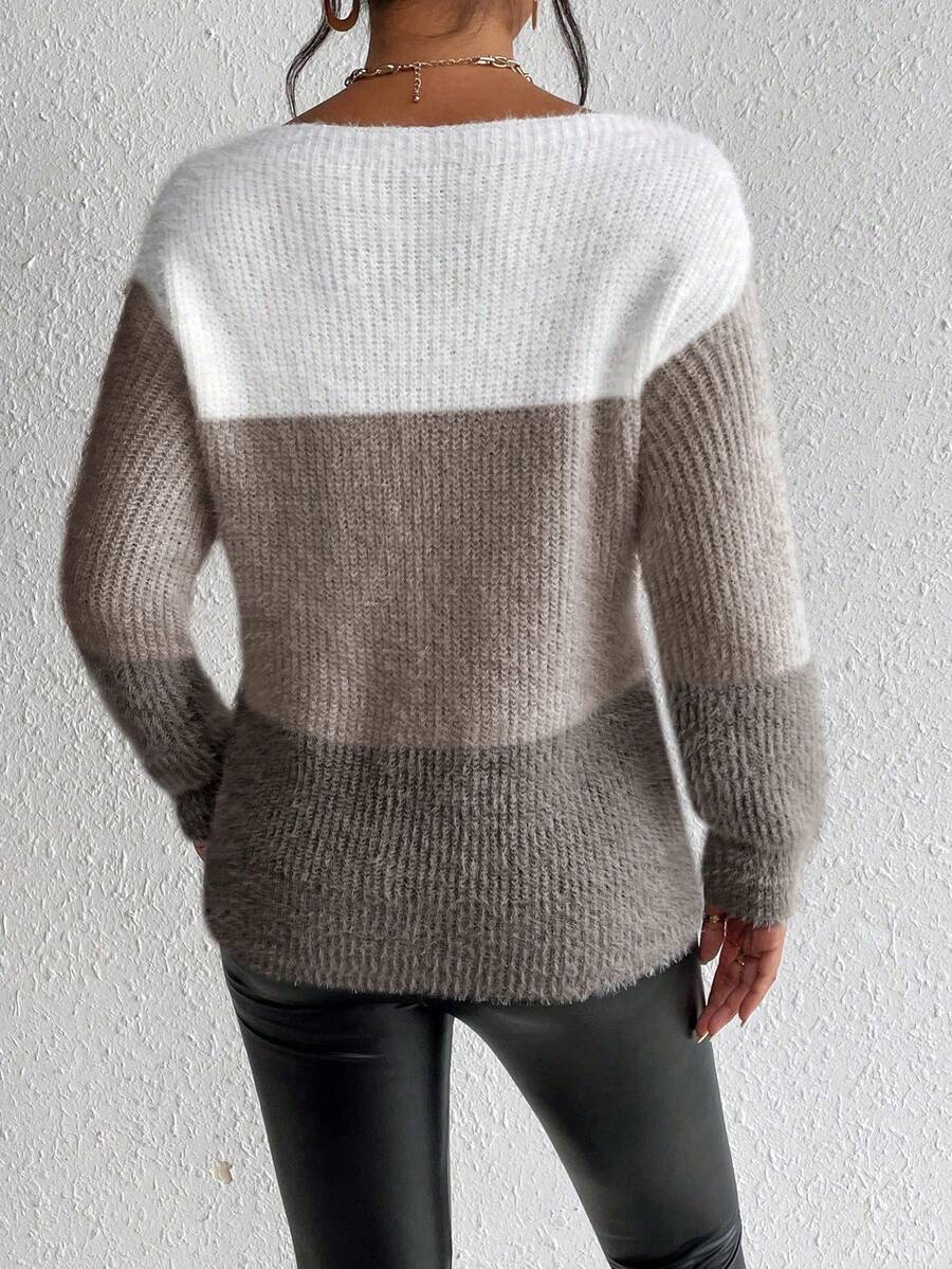 Karolina – Gestreepte trui met subtiel patroon
