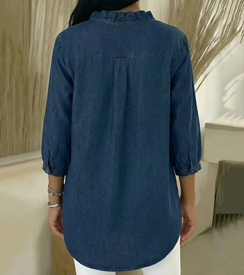 Sylwia – Blouse met V-hals en subtiele volants
