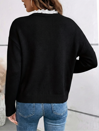 Céline – sweter z koronkowym kołnierzykiem i dekoltem V