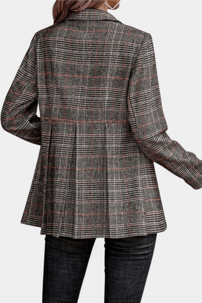 Henrietta – Elegancki Peplum Żakiet w Kratę