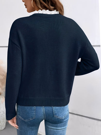 Céline – sweter z koronkowym kołnierzykiem i dekoltem V